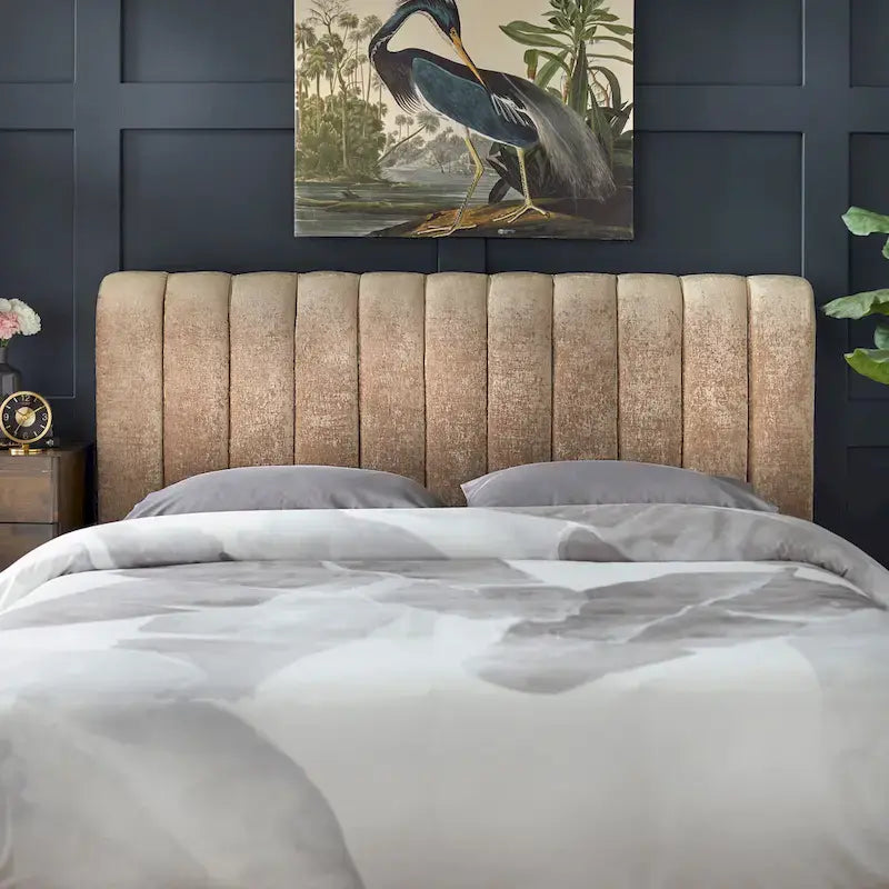 Letto queen Teagan con trapuntatura a canali