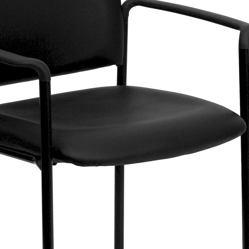 Bequemer stapelbarer Stahl-Beistellstuhl für den Empfang mit Armlehnen