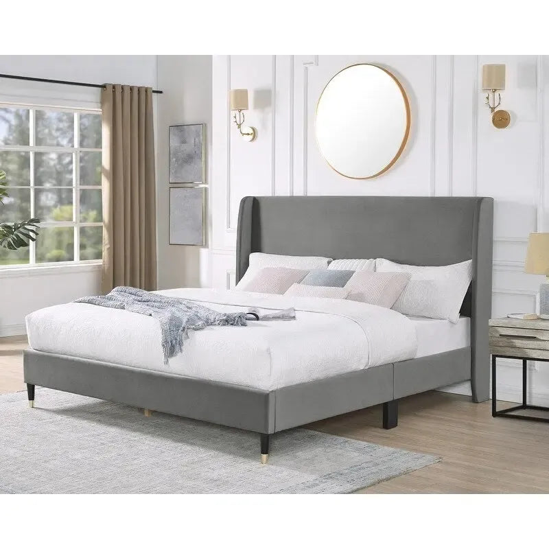 Polsterbett mit Samtbezug und hohen Kopfteilen, Queen-/King-Size