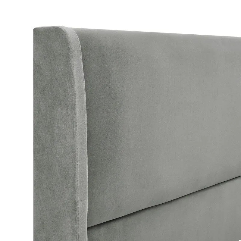 Polsterbett mit Samtbezug und hohen Kopfteilen, Queen-/King-Size