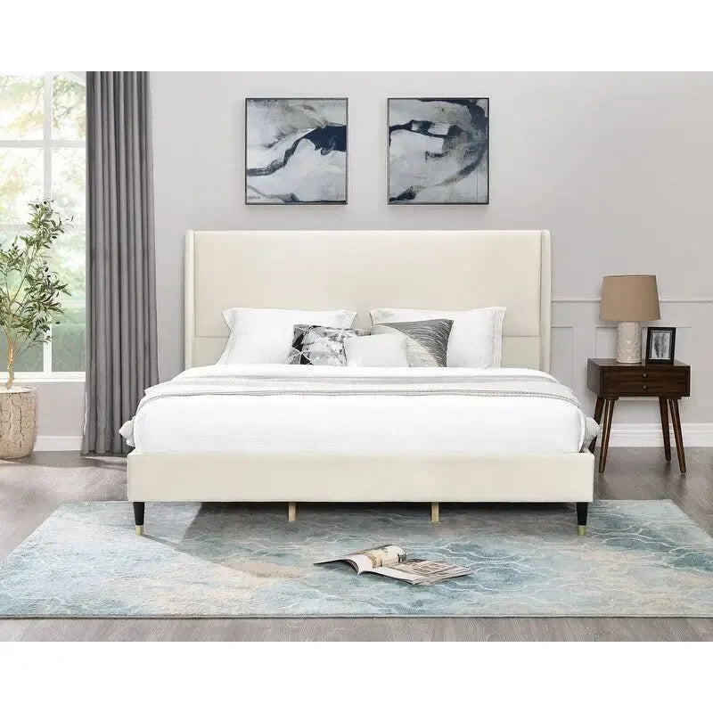 Polsterbett mit Samtbezug und hohen Kopfteilen, Queen-/King-Size