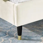 Polsterbett mit Samtbezug und hohen Kopfteilen, Queen-/King-Size
