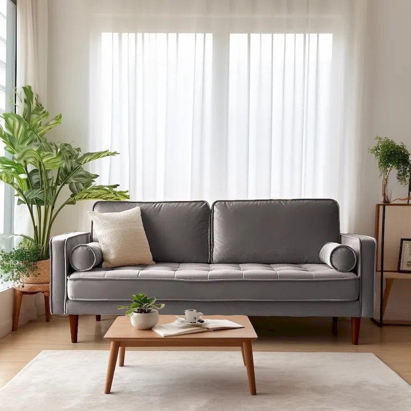 Aksamitna sofa z kwadratowymi podłokietnikami